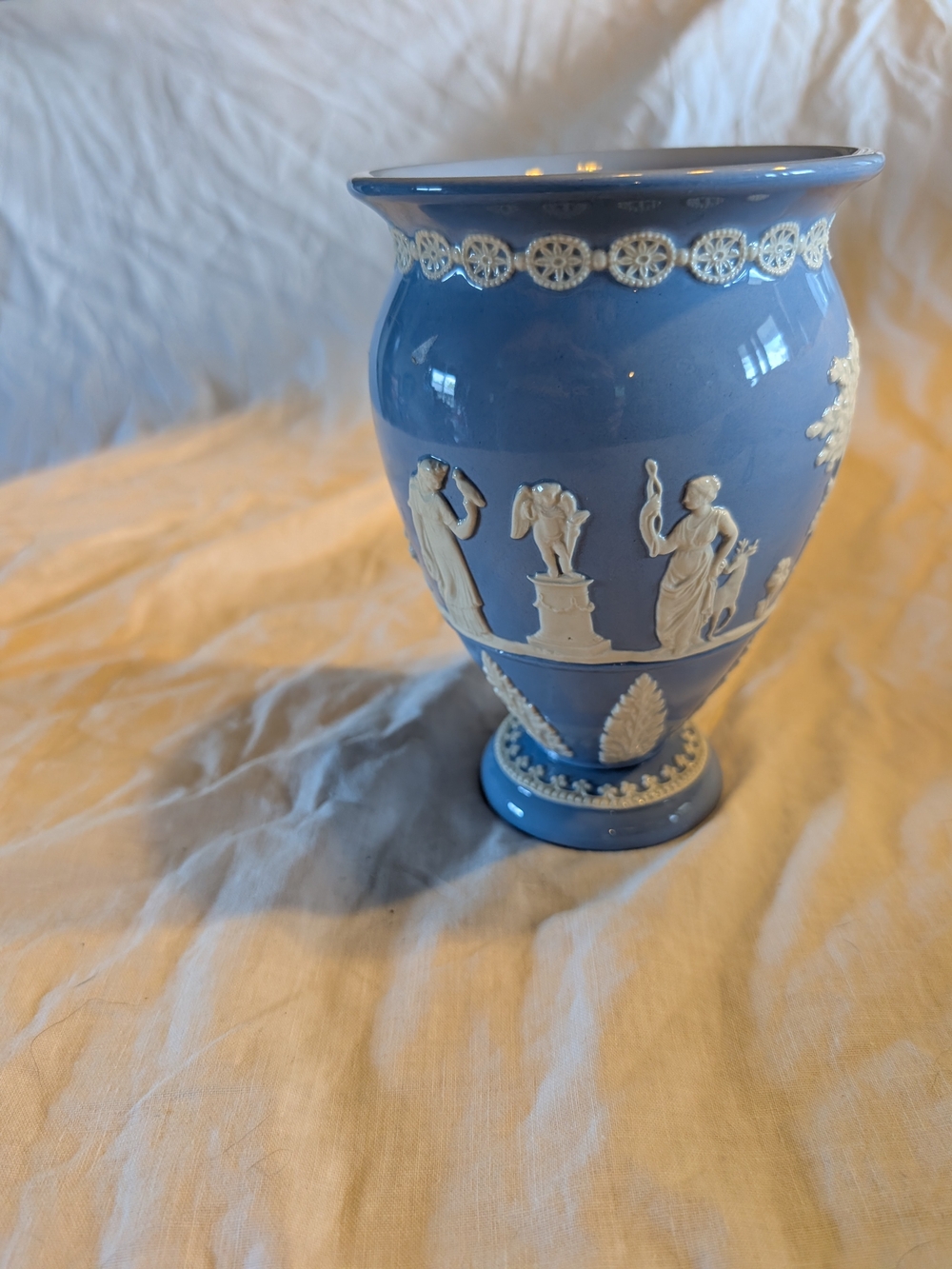 2/100$ Blue Dudson Jasperware Decorative Vase